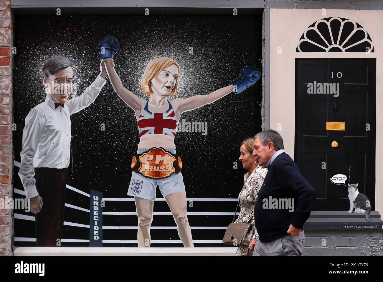 A mural depicting Liz Truss beating Rishi Sunak in the Conservative Party leadership and becoming British Prime Minister in Belfast, Northern Ireland. Stock Photo