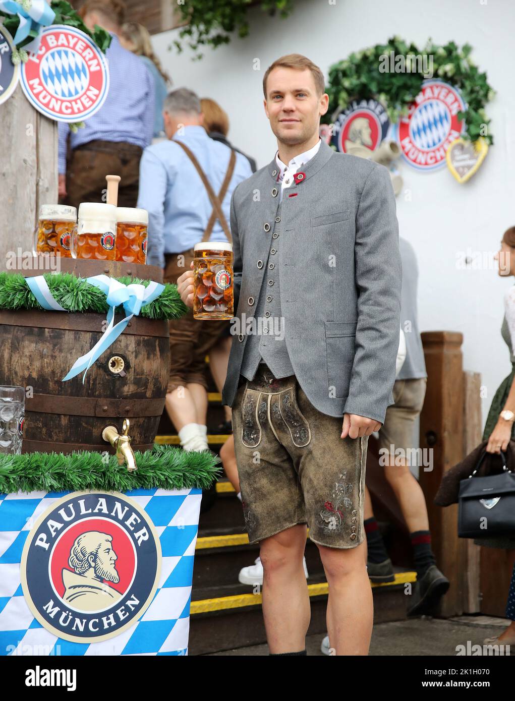 Manuel Neuer of Bayern Muenchen  diesjŠhriger Besuch des MŸnchner Oktoberfest des FC Bayern MŸnchen im KŠferzelt  © diebilderwelt / Alamy Stock Stock Photo