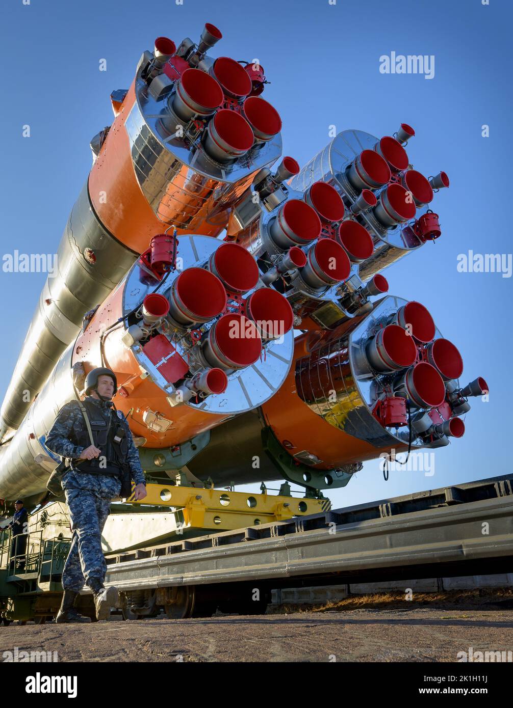 Baikonur , Kazakhstan. 18 September, 2022. A Russian soldier stands guard as the Soyuz MS-22 spacecraft and booster rocket are rolled out by train to launch pad 31 of the Baikonur Cosmodrome, September 18, 2022 in Baikonur, Kazakhstan. International Space Station Expedition 68 crew members astronaut Frank Rubio of NASA, and cosmonauts Sergey Prokopyev and Dmitri Petelin of Roscosmos are set to launch September 21st to the orbiting laboratory.  Credit: Bill Ingalls/NASA/Alamy Live News Stock Photo