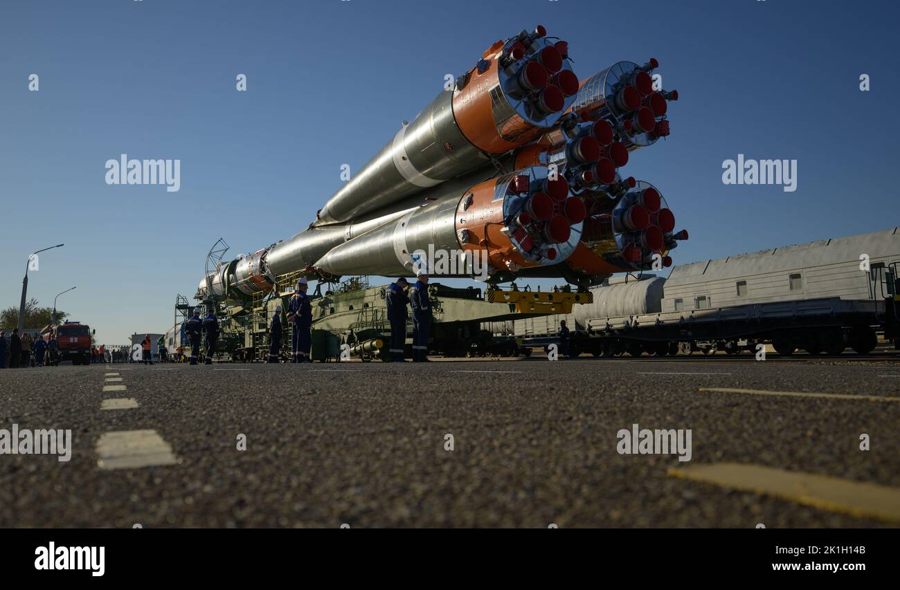 Baikonur, Kazakhstan. 18th Sep, 2022. Russian technicians watch as the Soyuz MS-22 spacecraft and booster rocket are rolled out by train to launch pad 31 of the Baikonur Cosmodrome, September 18, 2022 in Baikonur, Kazakhstan. International Space Station Expedition 68 crew members astronaut Frank Rubio of NASA, and cosmonauts Sergey Prokopyev and Dmitri Petelin of Roscosmos are set to launch September 21st to the orbiting laboratory. Credit: Bill Ingalls/NASA/Alamy Live News Stock Photo