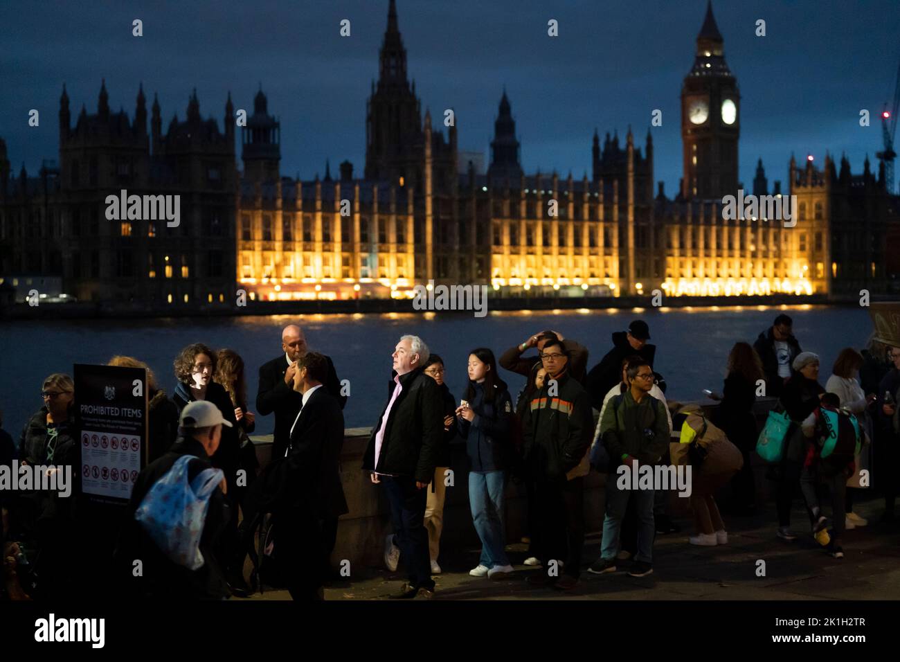 Members of the public queue on the South Bank in London, as they wait to view Queen Elizabeth II lying in state ahead of her funeral on Monday. Picture date: Sunday September 18, 2022. Stock Photo