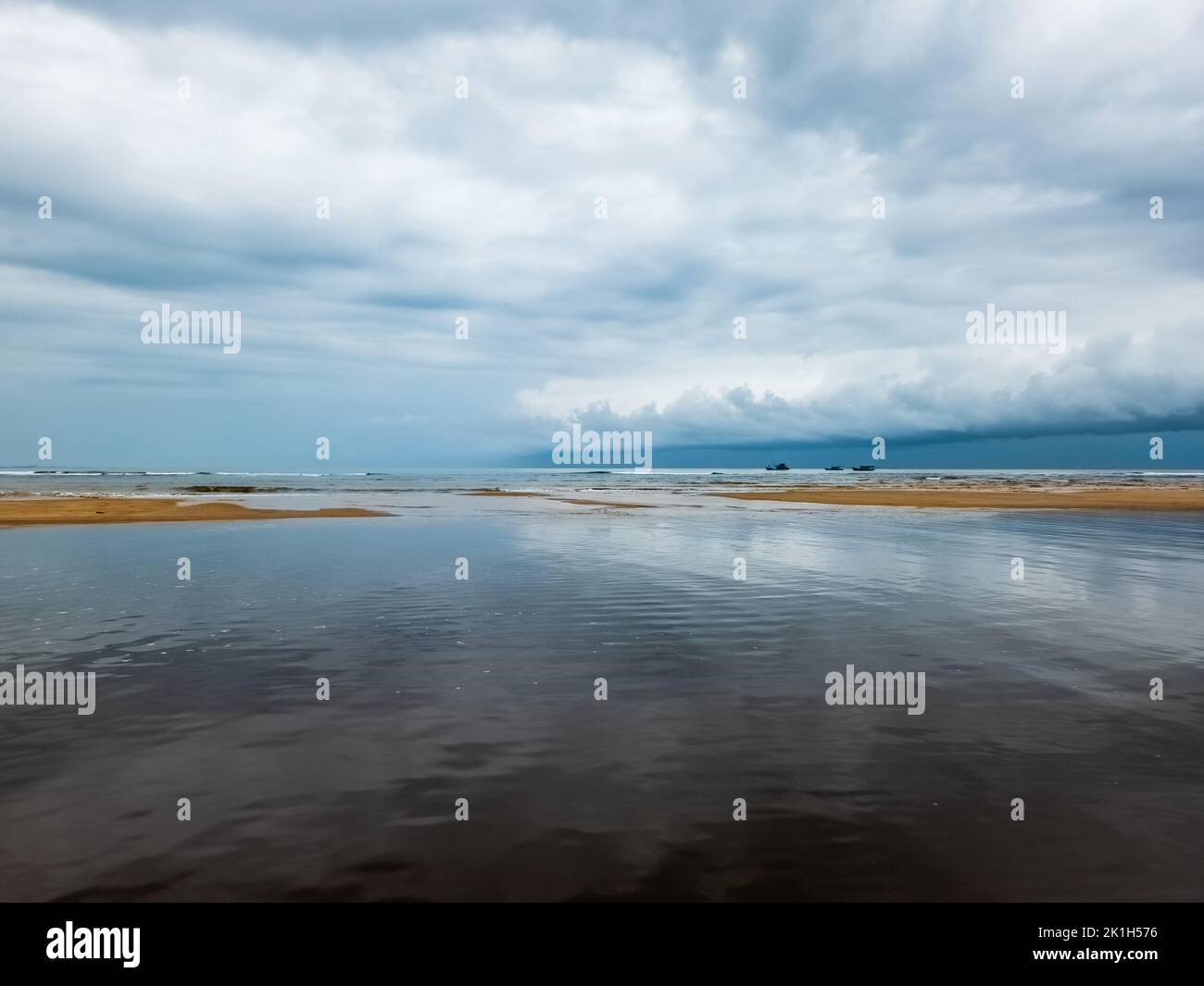 Area river meet sea hi-res stock photography and images - Alamy