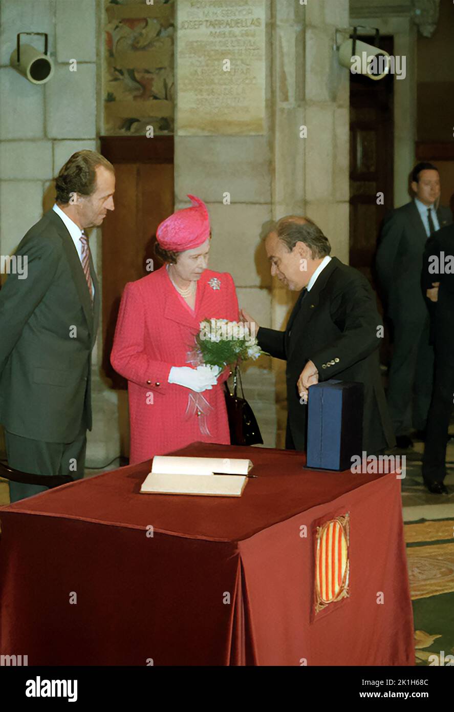Jordi Pujol  explains Queen Elizabeth resemblances between the Catalan and Scottish cases in the presence of II King Juan Carlos I Stock Photo