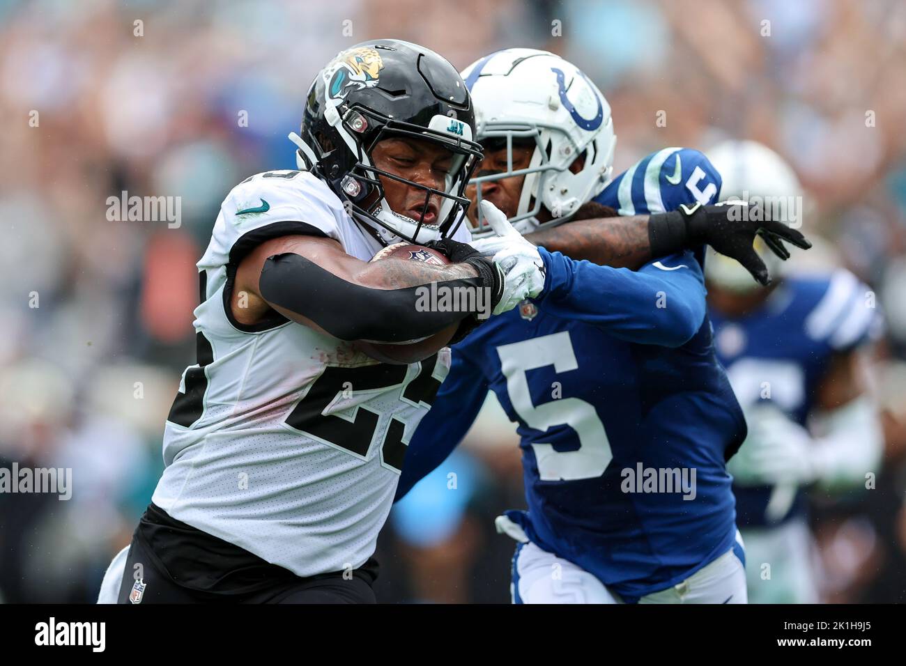 Jacksonville, USA. 18th Sep, 2022. September 18, 2022: Jacksonville Jaguars  running back JAMES ROBINSON (25) runs the ball in for a touchdown during  the Jacksonville Jaquars vs Indianapolis Colts NFL game at