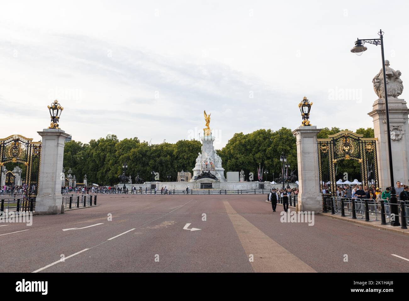 London, UK - September 11 2022: People mourning outside Buckingham Palace on the announcement of the Death of Queen Elizabeth II Stock Photo