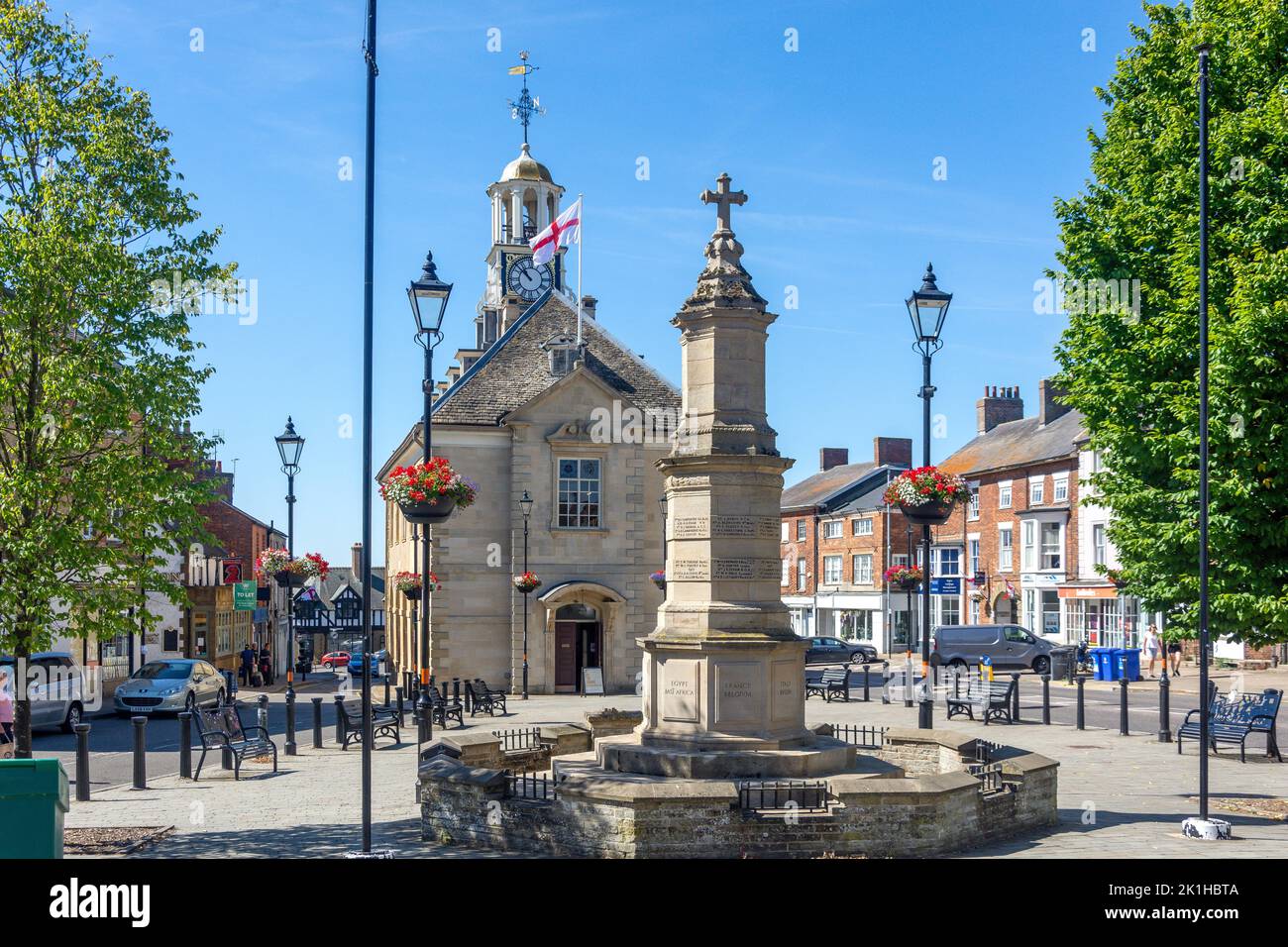 War Memorial and Georgian Town Hall, Market Place, Brackley, Northamptonshire, England, United Kingdom Stock Photo