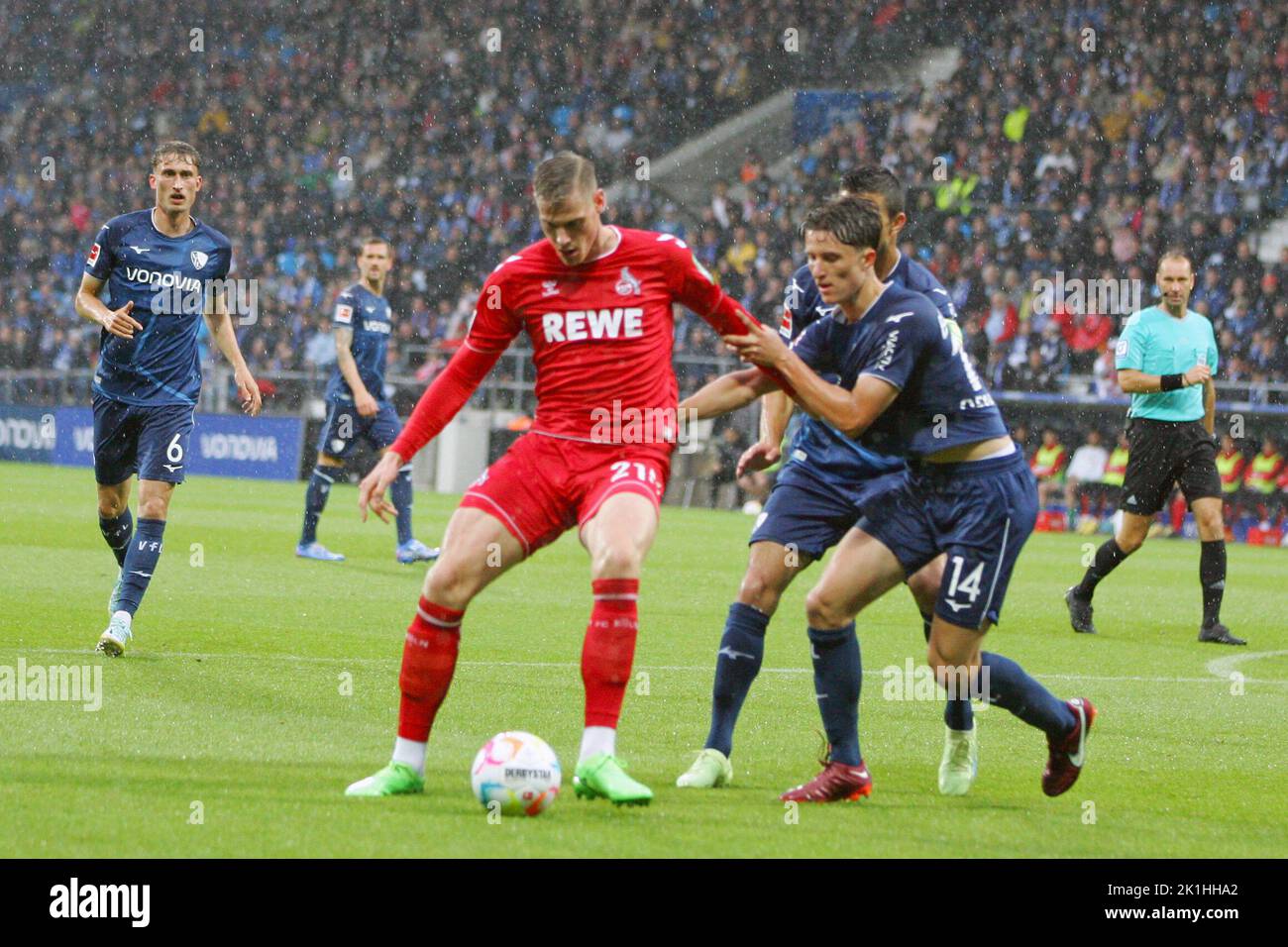 Vfl bochum 1848 vs 1 fckoeln vonovia ruhrstadion bochum hires stock