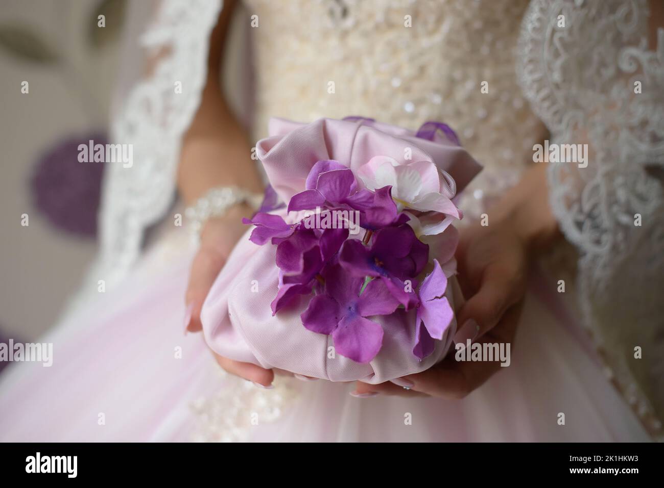 Lilac pastel dress hi-res stock photography and images - Alamy