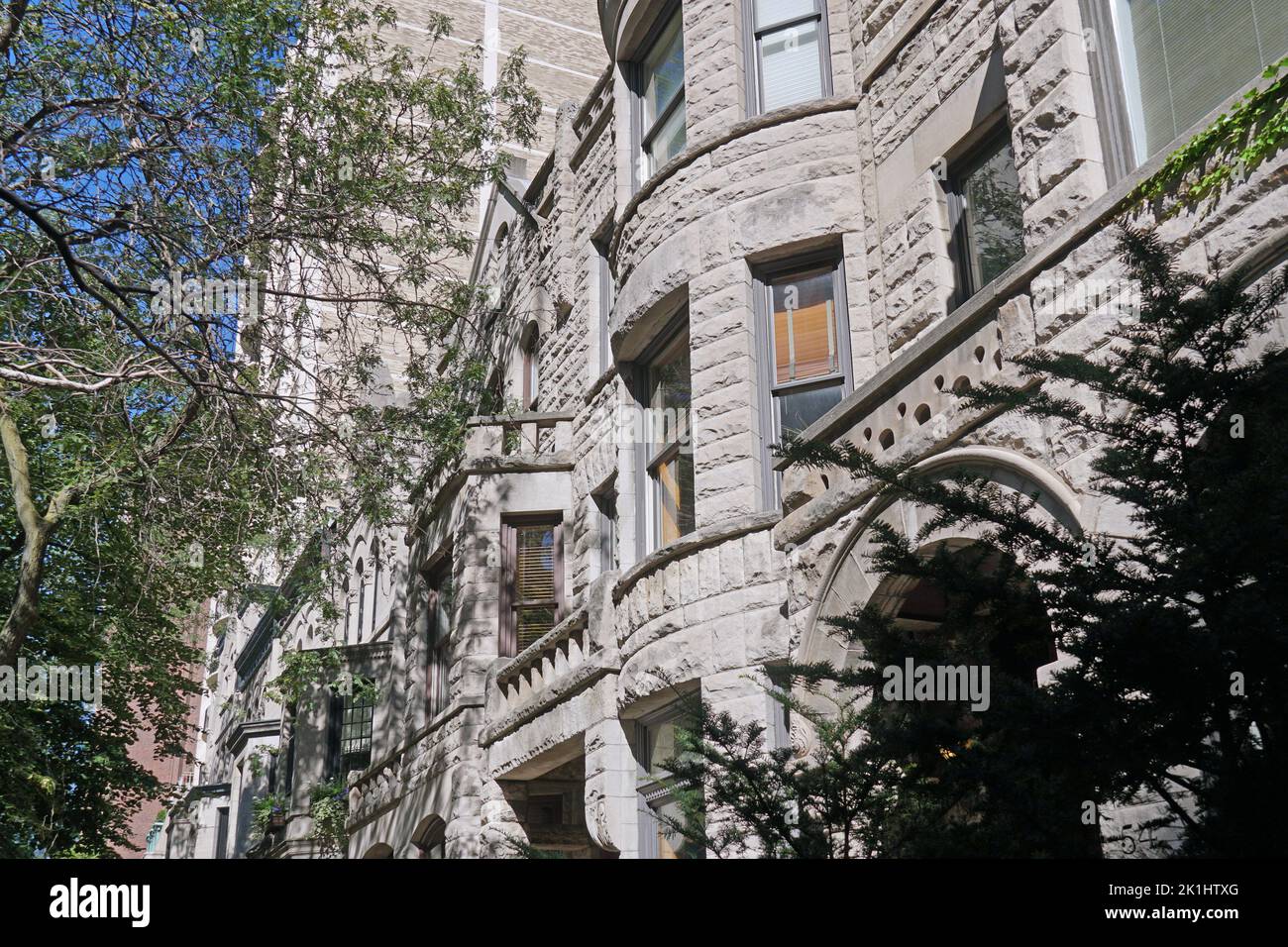 Ornate old stone apartment buildings and townhouses, Gold Coast neighborhood of Chicago Stock Photo