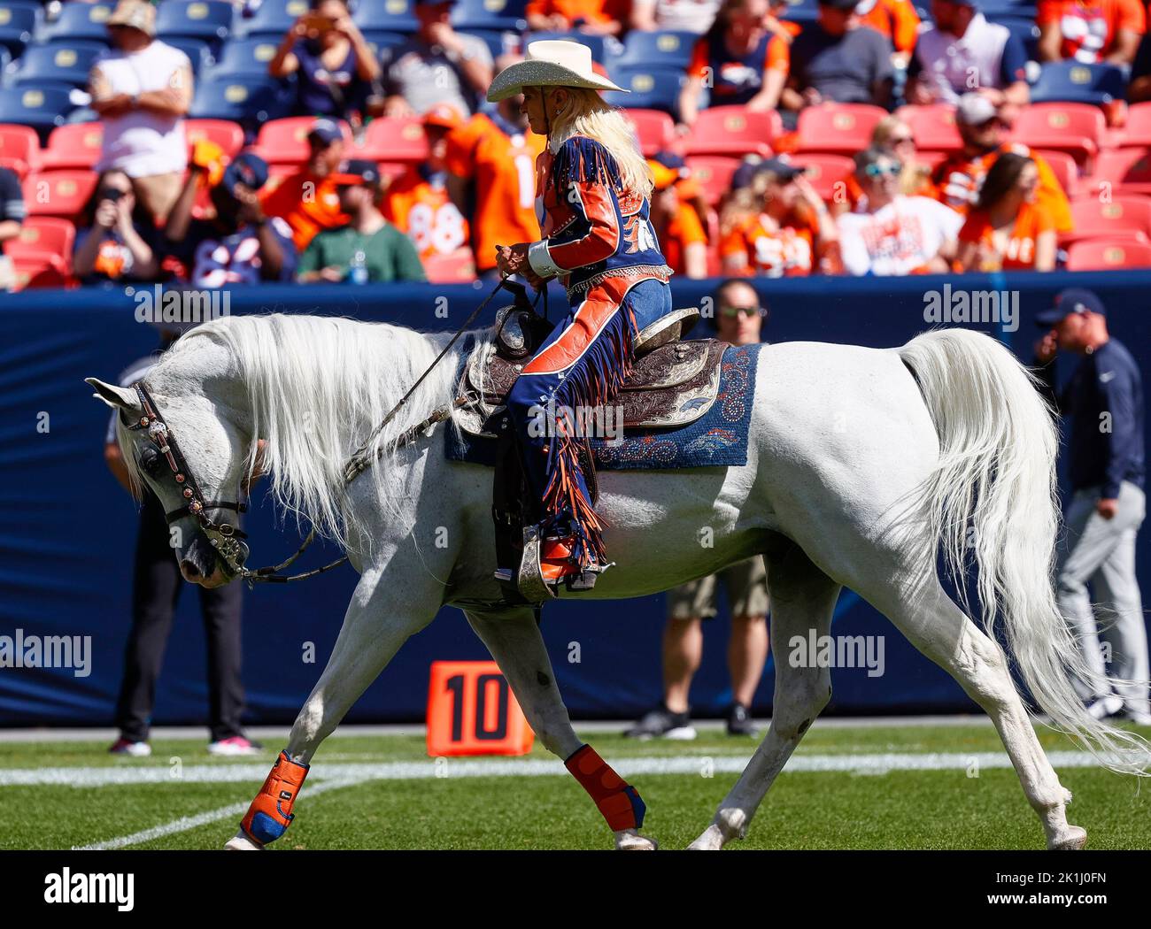 Denver, USA. 18th Sep, 2022. Denver, CO, USA. 18th Sep, 2022. Denver Broncos mascot Thunder runs on the field before in the first half of the football game between the Denver Broncos and Houston Texans at Empower Field Field in Denver, CO. Derek Regensburger/CSM/Alamy Live News Credit: Cal Sport Media/Alamy Live News Stock Photo