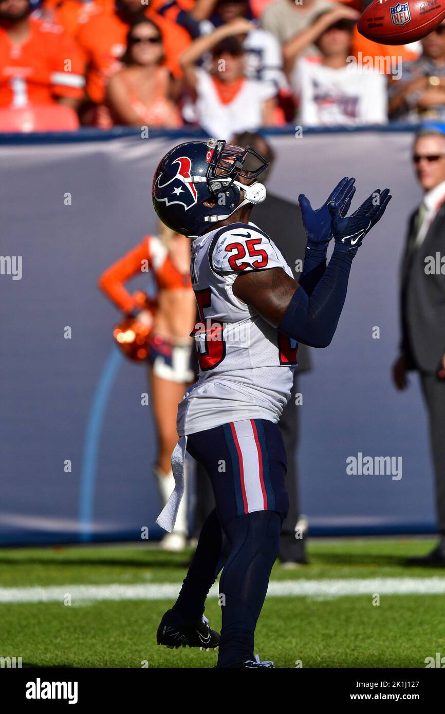 Denver, USA. 18th Sep, 2022. September 18, 2022: Houston Texans cornerback Desmond King II (25) catches punt in the football game between the Denver Broncos and Houston Texans at Empower Field Field in Denver, CO. Denver hung on to win 16-9. Derek Regensburger/CSM. Credit: Cal Sport Media/Alamy Live News Stock Photo