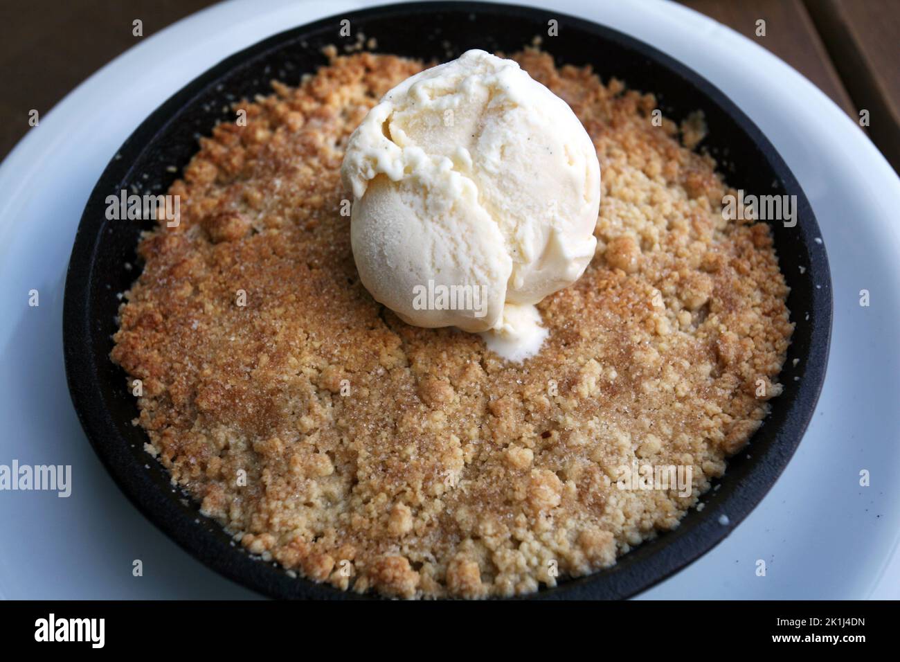Traditional Turkish dessert Semolina Halva (Turkish: irmik helvasi ...