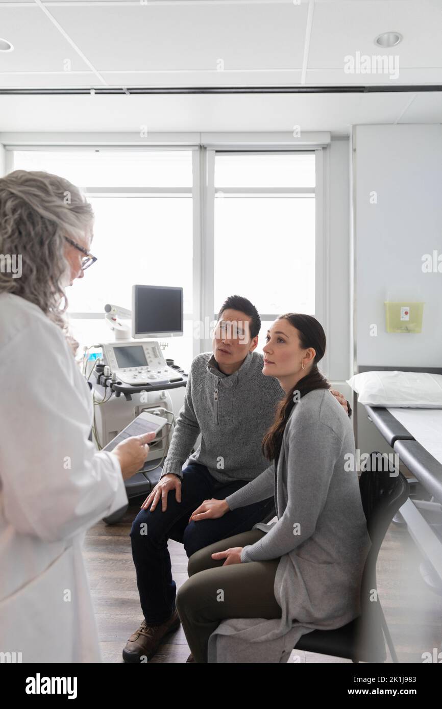Doctor couple hi-res stock photography and images - Alamy