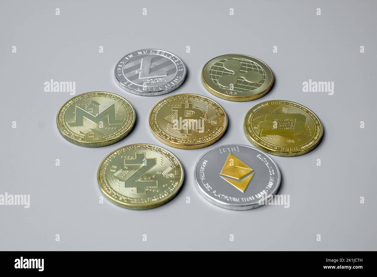 Wallet gold coins hi-res stock photography and images - Page 29 - Alamy