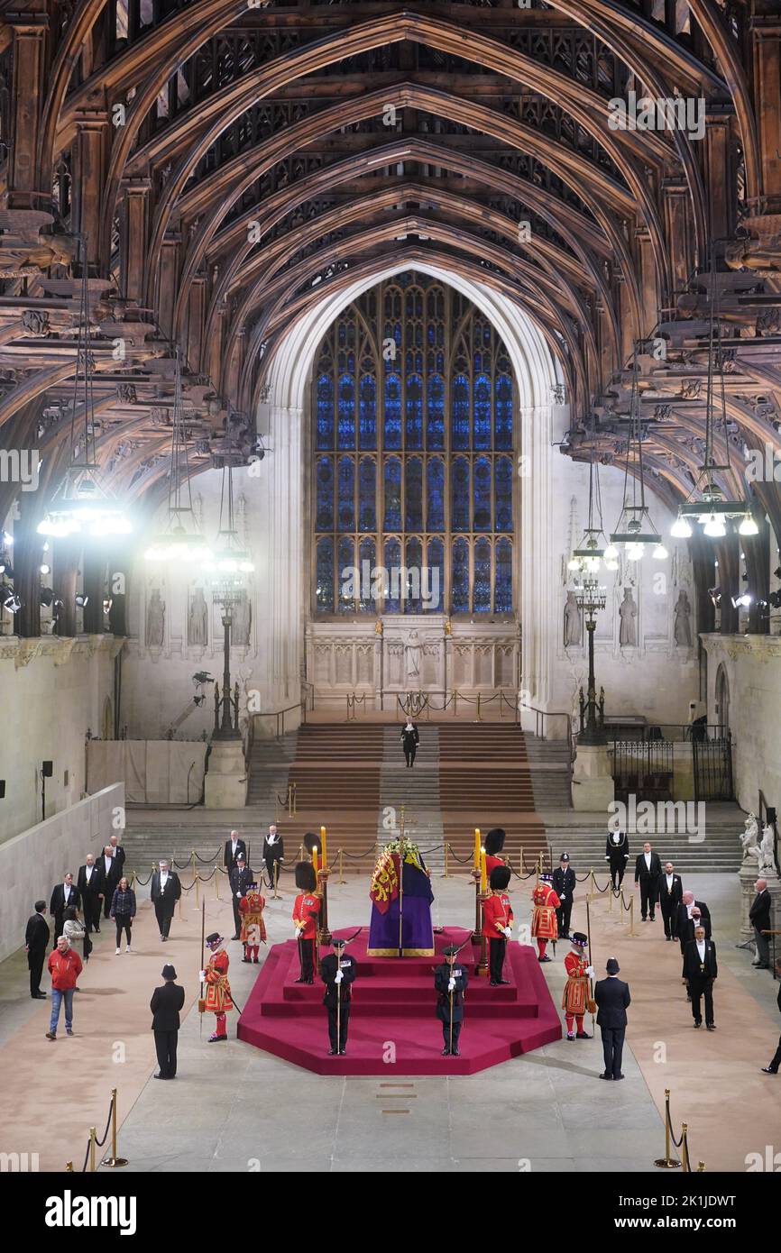 Black Rod enters Westminster Hall at 06:28am to pay her respects on the final day of the lying in state at the coffin of Queen Elizabeth II, draped in the Royal Standard with the Imperial State Crown and the Sovereign's orb and sceptre, lying in state on the catafalque in Westminster Hall, at the Palace of Westminster, London. Picture date: Monday September 19, 2022. Stock Photo