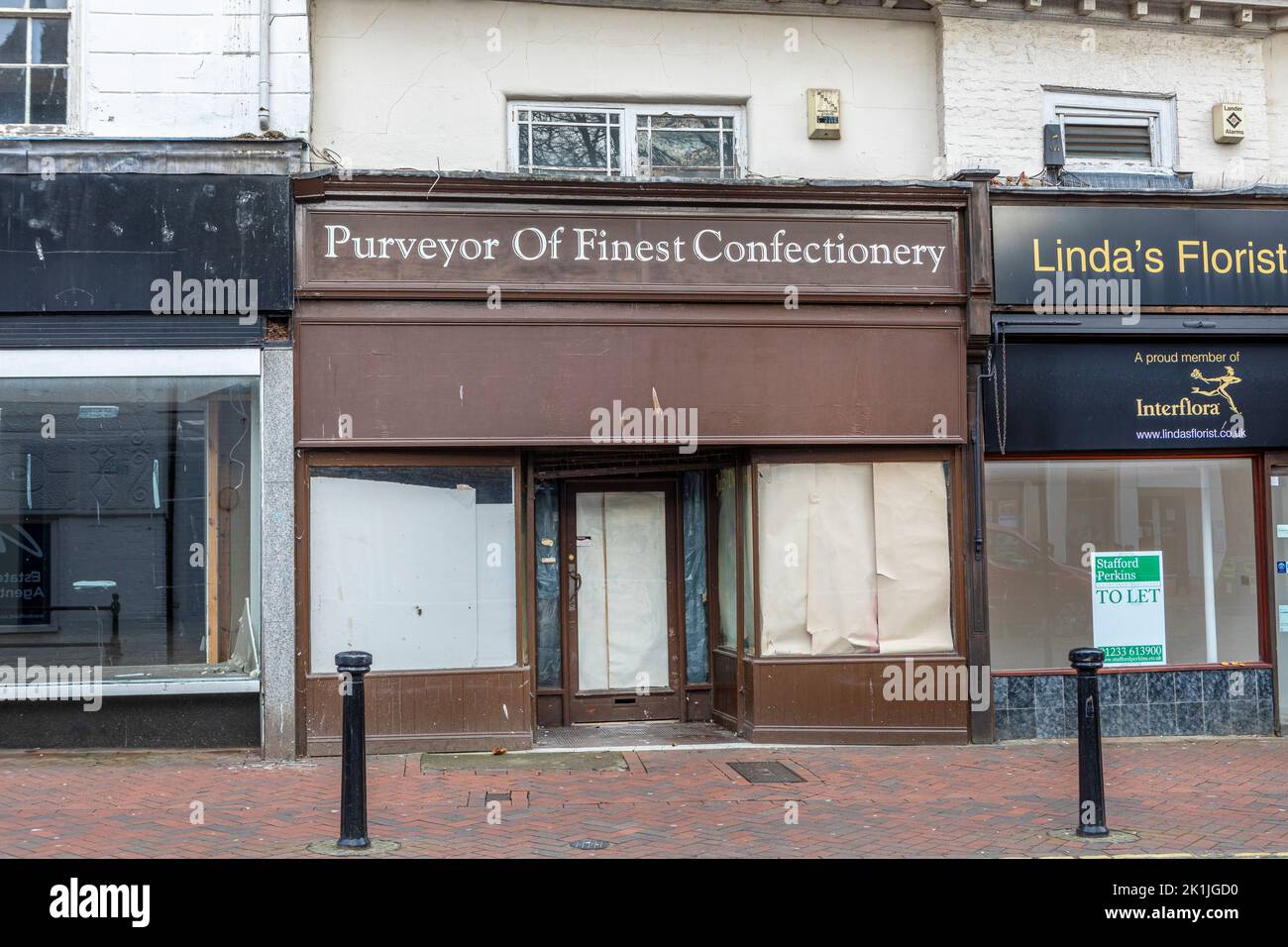 Three closed empty high street shops in Ashford, Kent Stock Photo Alamy