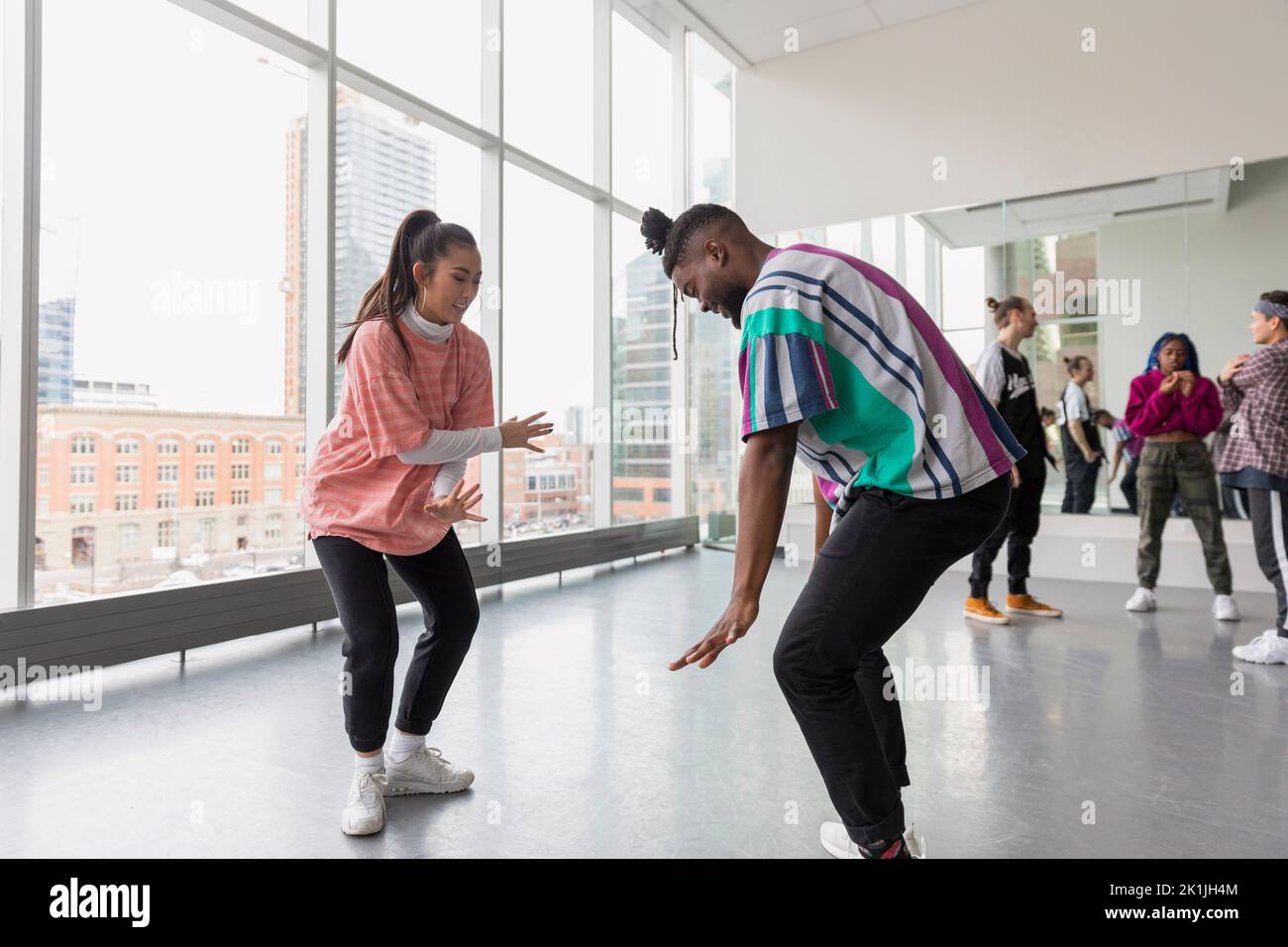 Young people practicing dance hi-res stock photography and images - Alamy
