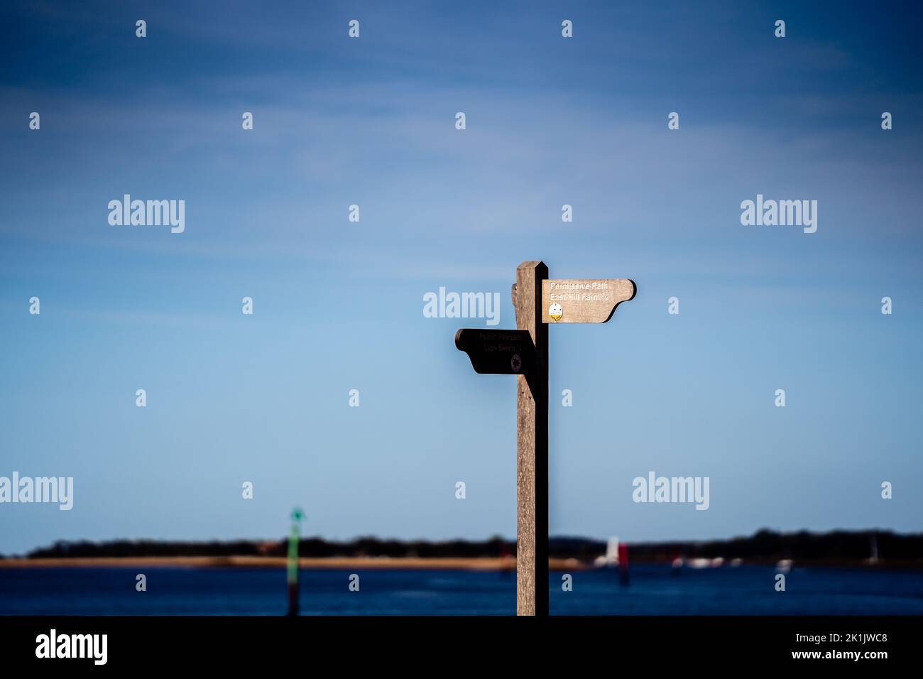 Brown signpost white arrow hi-res stock photography and images - Alamy