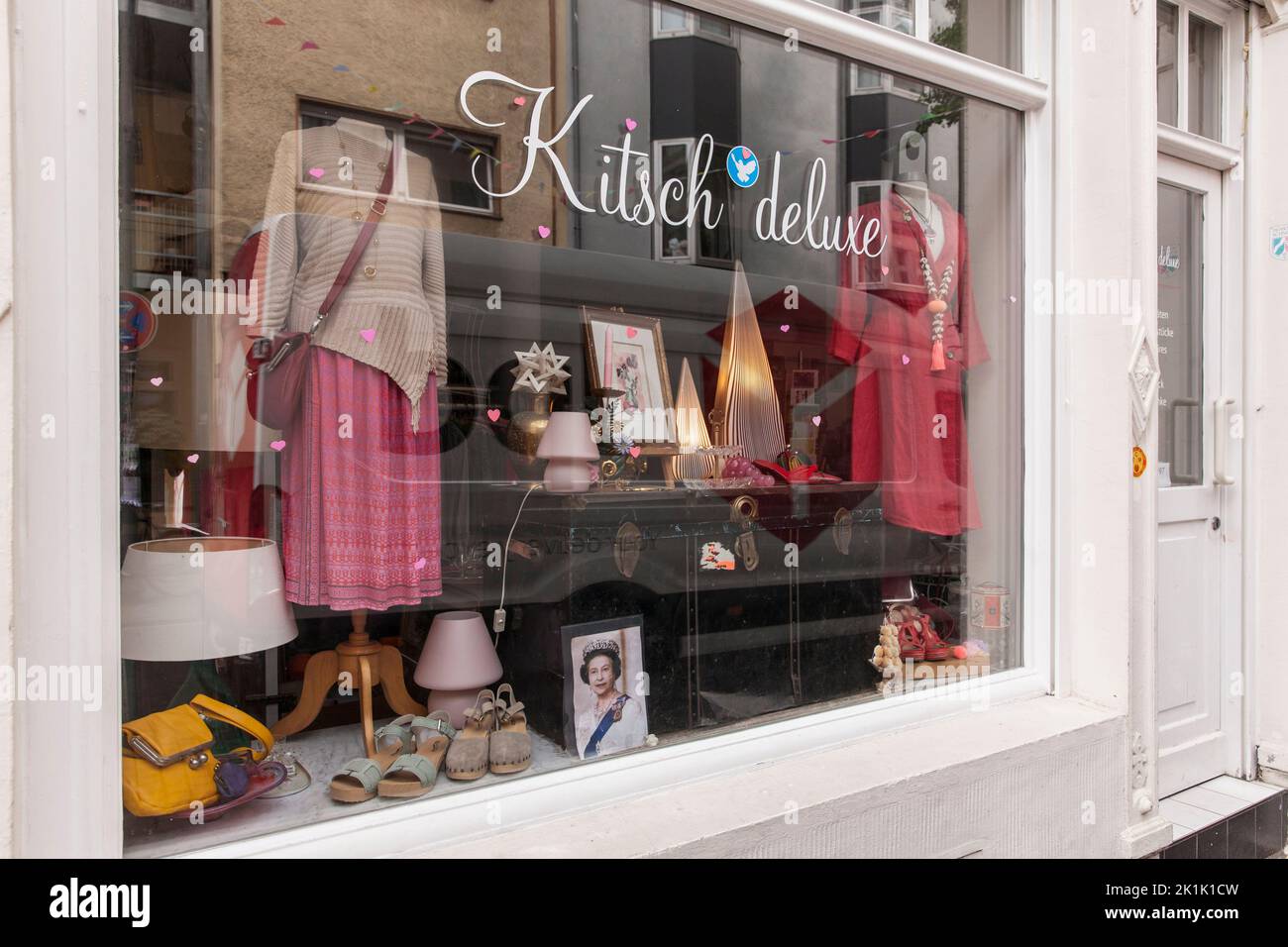 the fashion boutique Kitsch deluxe in Koerner street in Ehrenfeld district, Cologne, Germany. die Modeboutique Kitsch deluxe in der Koernerstrasse im Stock Photo