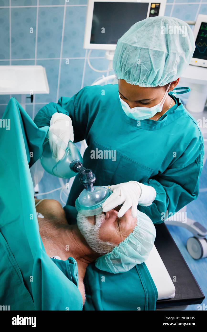 Anesthesiologist doctor anesthetized a surgical patient in hospital Stock Photo Alamy