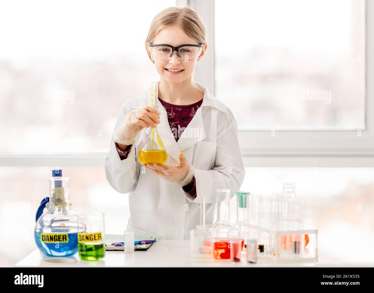 Girl on chemistry lesson Stock Photo - Alamy