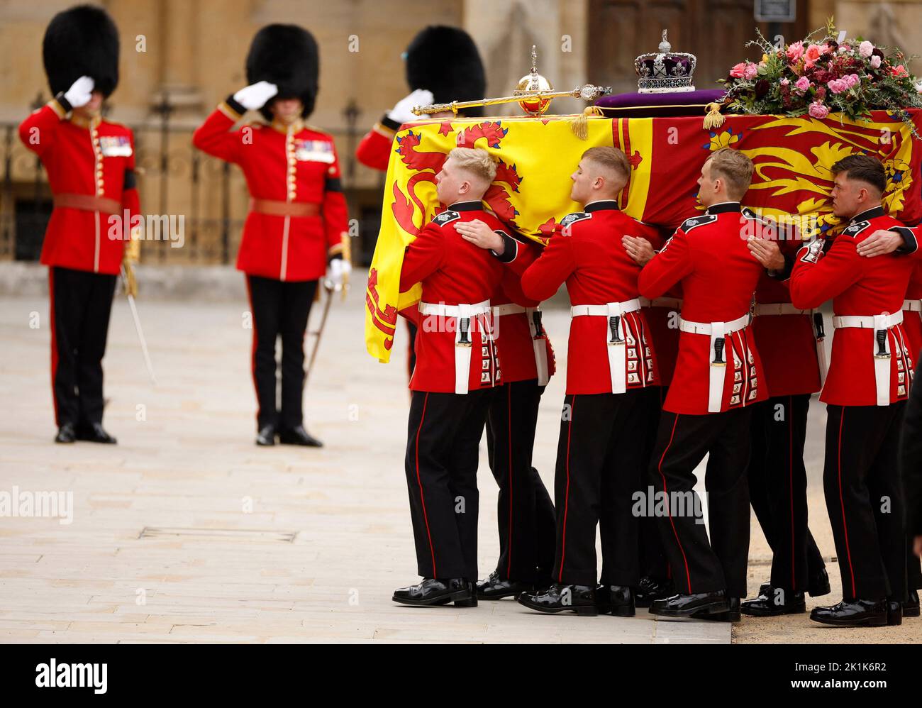 Pall bearers carry the coffin of Britain's Queen Elizabeth into Westminster Abbey on the day of the state funeral and burial of Britain's Queen Elizabeth, in London, Britain, September 19, 2022 REUTERS/John Sibley Stock Photo