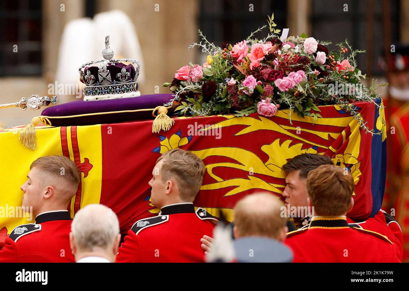 Pall bearers carry the coffin of Britain's Queen Elizabeth into Westminster Abbey on the day of the state funeral and burial of Britain's Queen Elizabeth, in London, Britain, September 19, 2022 REUTERS/John Sibley Stock Photo