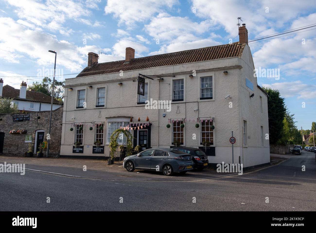 The White Hart pub, Bitton, Bristol, UK (Sept22 Stock Photo Alamy