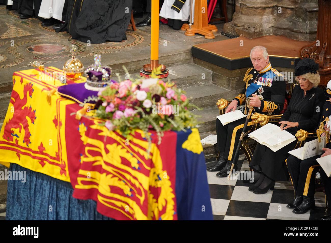 King Charles III and the Queen Consort in front of the coffin of Queen Elizabeth II during her State Funeral at the Abbey in London. Picture date: Monday September 19, 2022. Stock Photo