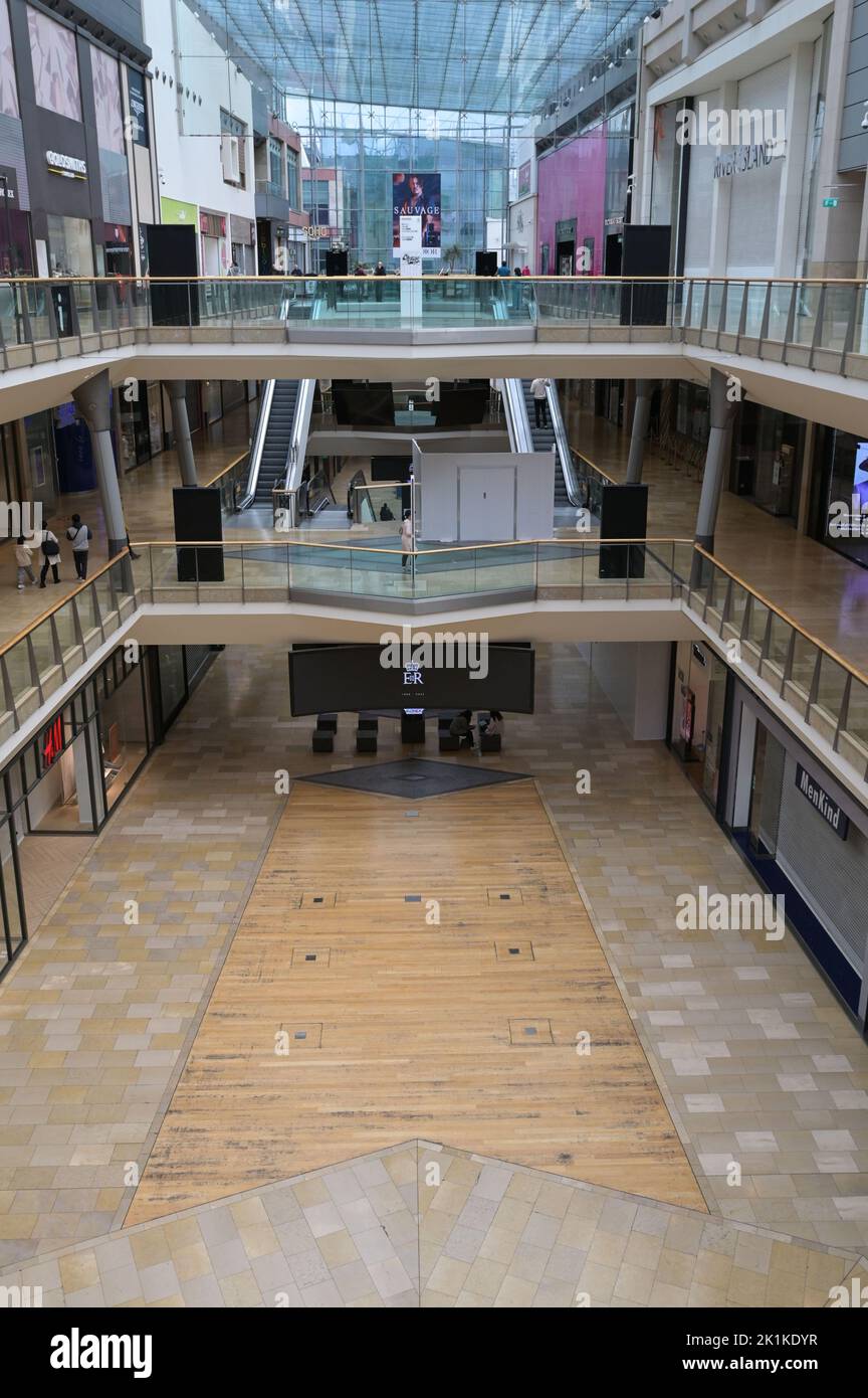 Queens funeral primark hires stock photography and images Alamy