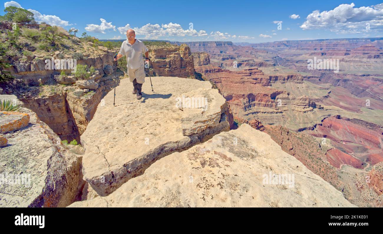 Hiker standing on a cliff between Moran Point and Zuni Point, Grand Canyon National Park, Arizona, USA Stock Photo