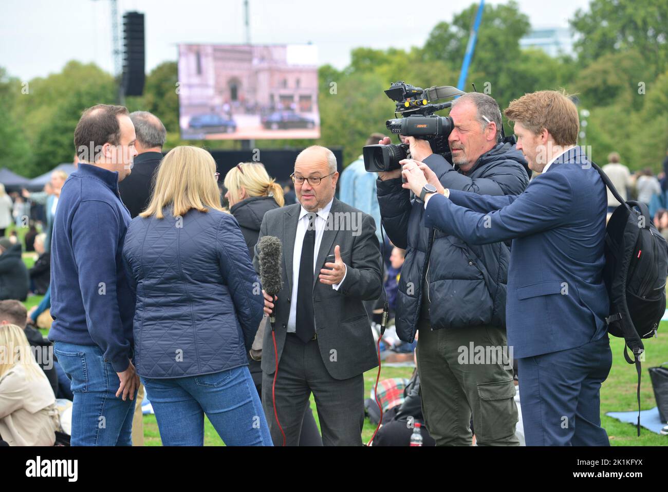 State funeral of Her Majesty Queen Elizabeth II, London, UK, Monday 19th September 2022. A television news crew interviewing people in Hyde Park. Stock Photo