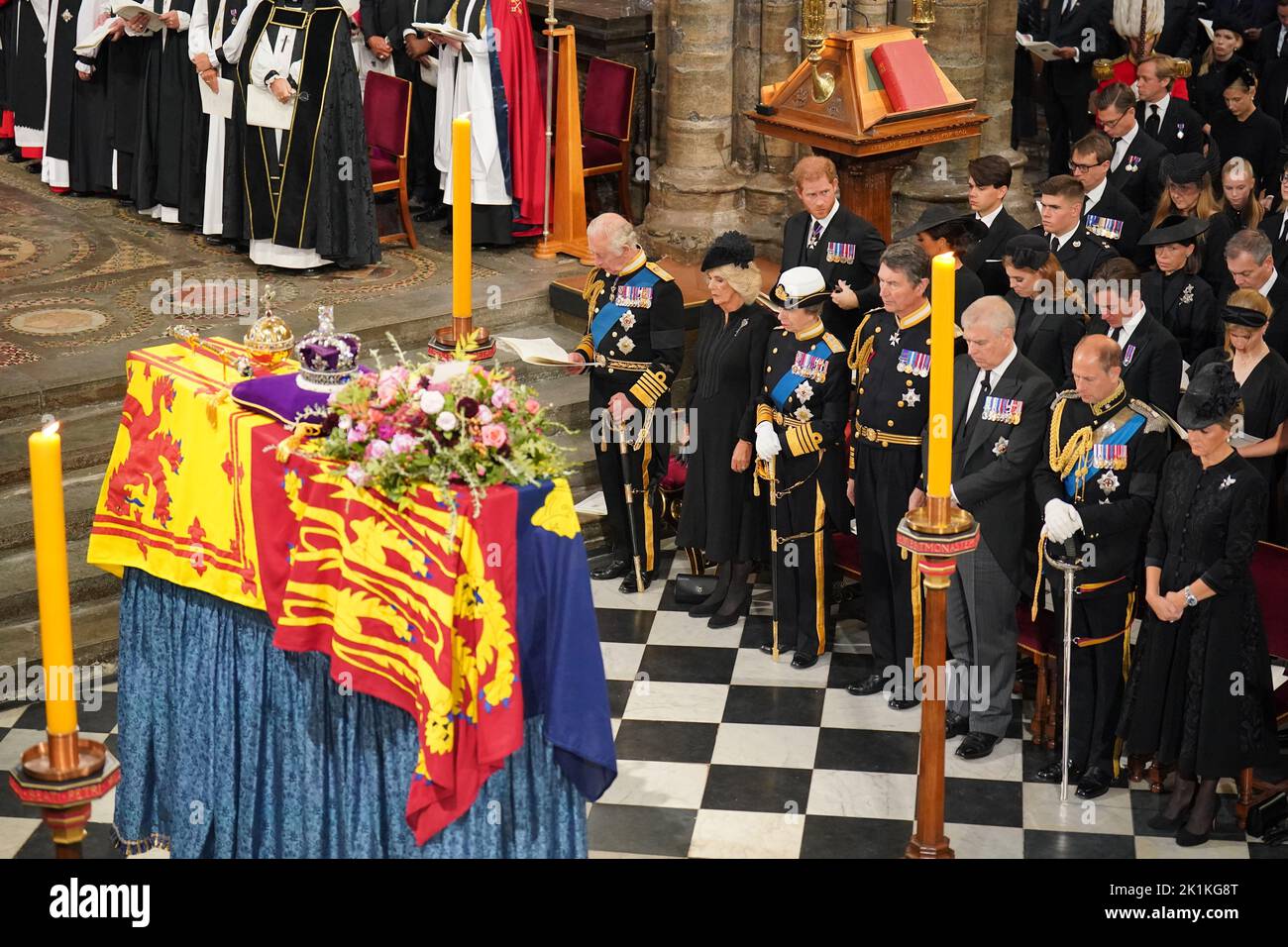 (front row) King Charles III, the Queen Consort, the Princess Royal, Vice Admiral Sir Tim Laurence, the Duke of York, the Earl of Wessex, the Countess of Wessex, (second row) the Duke of Sussex, the Duchess of Sussex, Princess Beatrice, Edoardo Mapelli Mozzi and Lady Louise Windsor and James, Viscount Severn, and (third row) Samuel Chatto, Arthur Chatto, Lady Sarah Chatto, Daniel Chatto and the Duchess of Gloucester in front of the coffin of Queen Elizabeth II during her State Funeral at the Abbey in London. Picture date: Monday September 19, 2022. Stock Photo