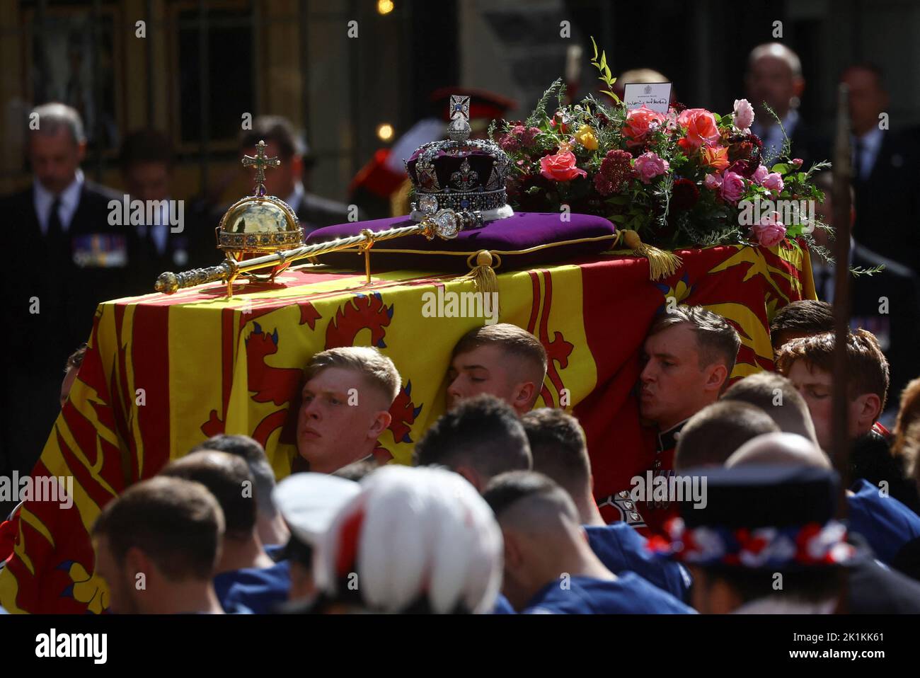 The procession with the coffin leaves from Westminster Abbey on the day of state funeral and burial of Britain's Queen Elizabeth, in London, Britain, September 19, 2022.  REUTERS/Kai Pfaffenbach Stock Photo