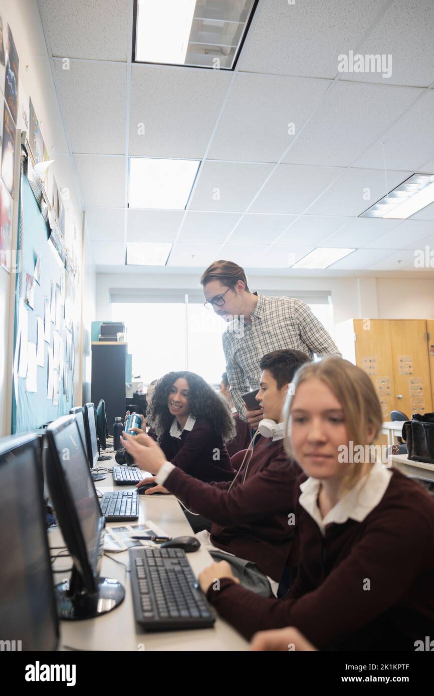 Adult classroom computers hi-res stock photography and images - Alamy