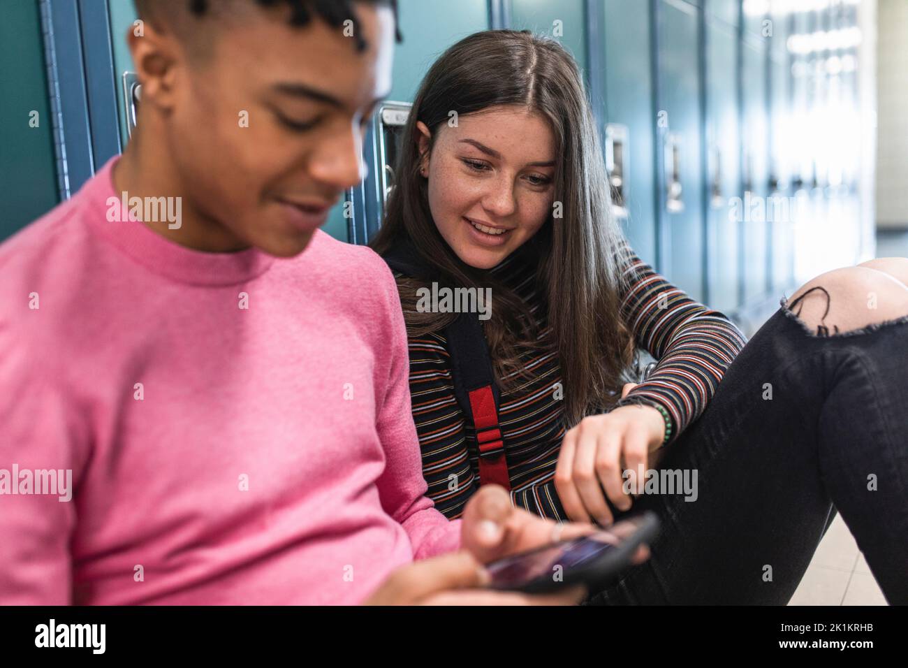 Using lockers hi-res stock photography and images - Alamy