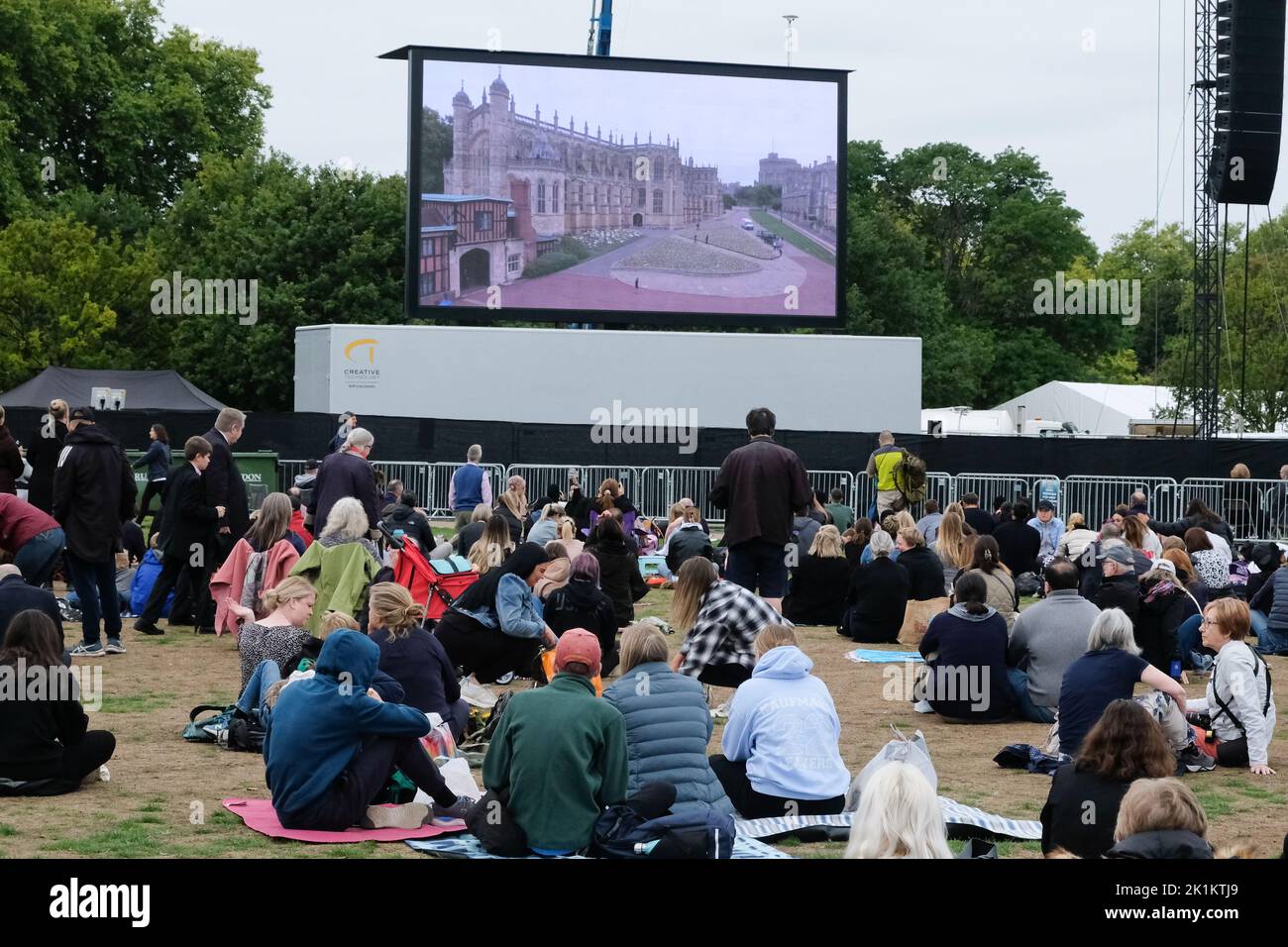 London, UK. 19th Sept 2022. Crowds fill Hyde Park to watch The State Funeral of Her Majesty The Queen. Credit: Matthew Chattle/Alamy Live News Stock Photo