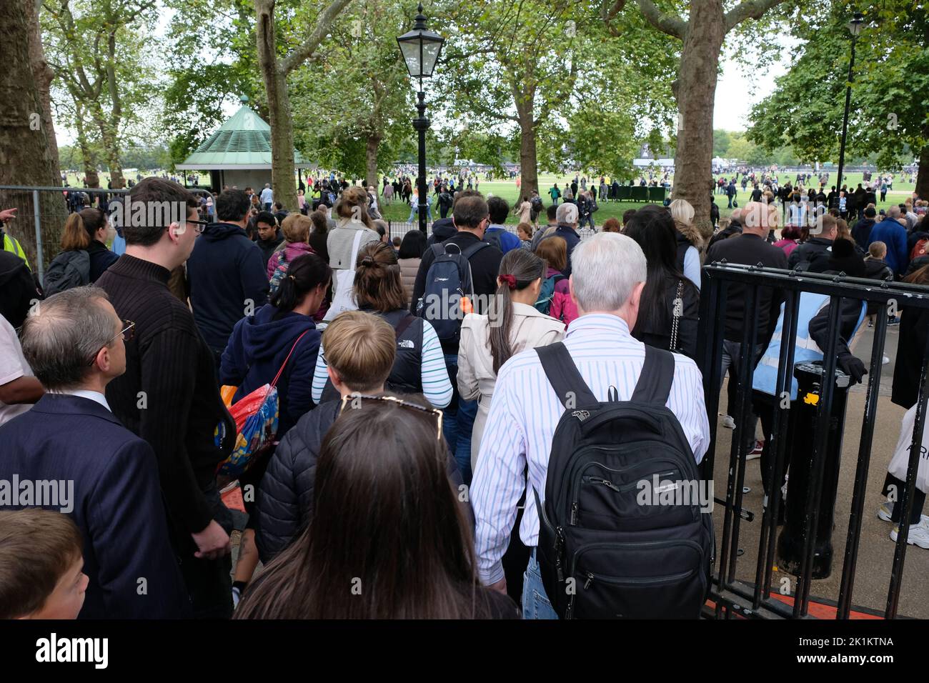 London, UK. 19th Sept 2022. Crowds walk towards Hyde Park to watch The State Funeral of Her Majesty The Queen. Credit: Matthew Chattle/Alamy Live News Stock Photo