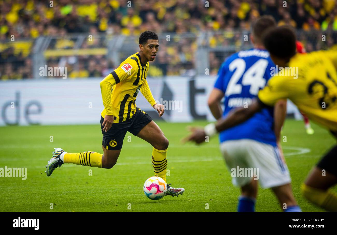 Jude Bellingham (BVB) Borussia Dortmund - FC Schalke 04 17.09.2022 ...