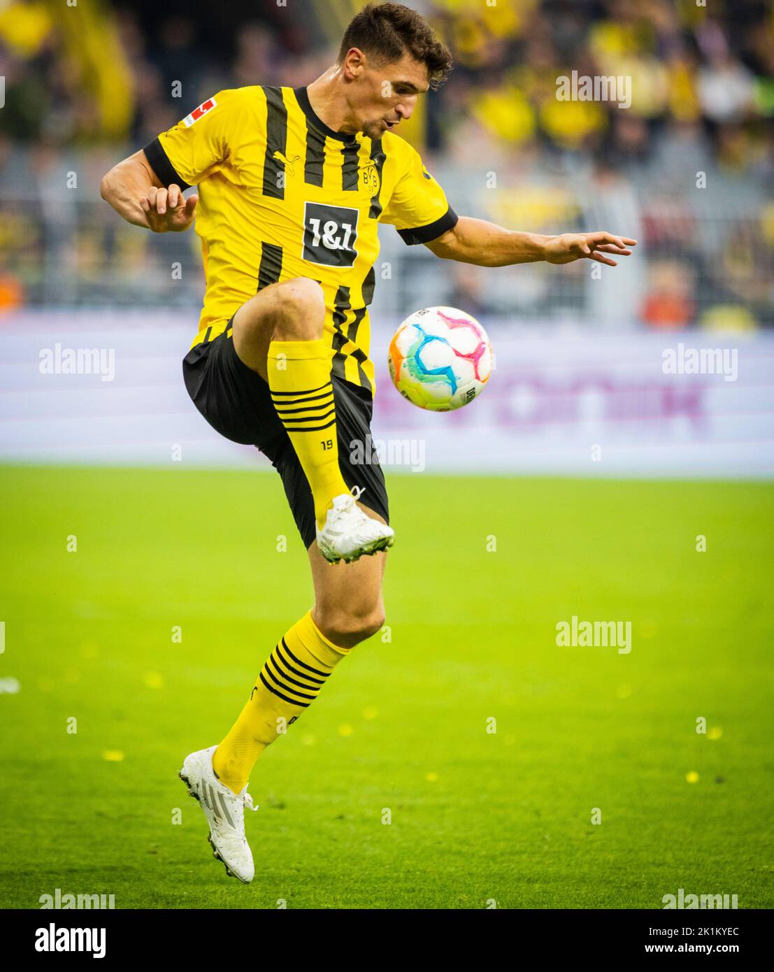 Thomas Meunier (BVB) Borussia Dortmund - FC Schalke 04 17.09.2022, Fussball; Saison 2022/23  Foto: Moritz Müller  Copyright (nur für journalistische Z Stock Photo