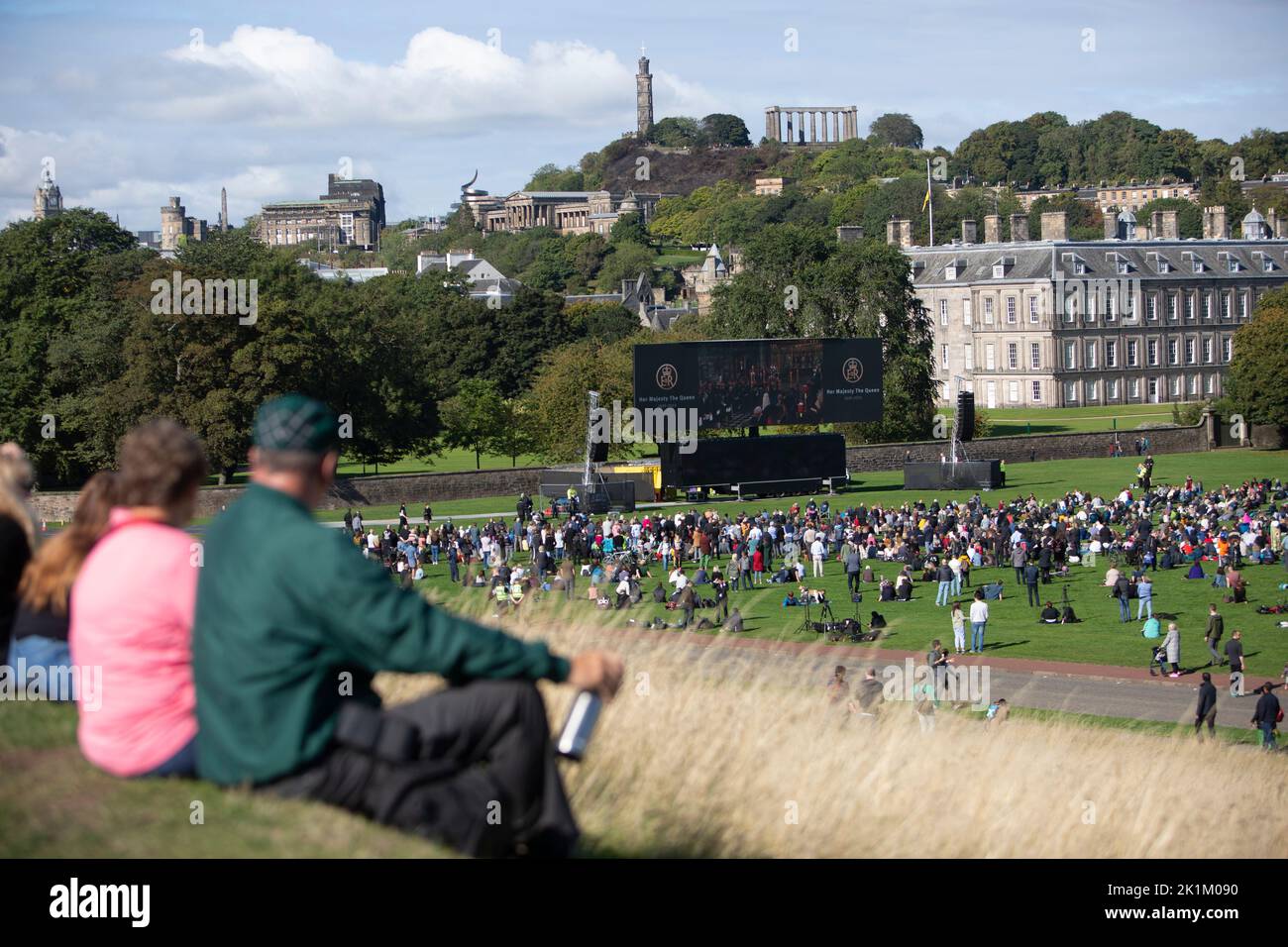 Edinburgh 19th September 2022. Funeral of The Queen Elizabeth II on 19th September 2022 take place in London. A big screen has been installed in Holyrood gardens in Edinburgh where members of the public can go and see the funeral. Pic Credit: Pako Mera/Alamy Live News Stock Photo