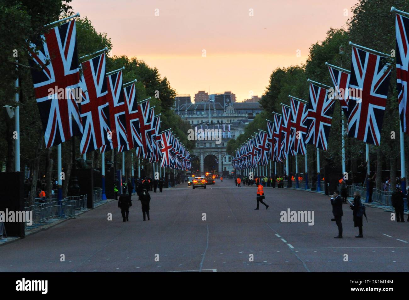 London, UK. 19th Sep, 2022. The Mall on the morning of the state funeral of, Her Majesty Queen Elizabeth II, 19.09.2022, London, United Kingdom Credit: Michael Preston/Alamy Live News Stock Photo