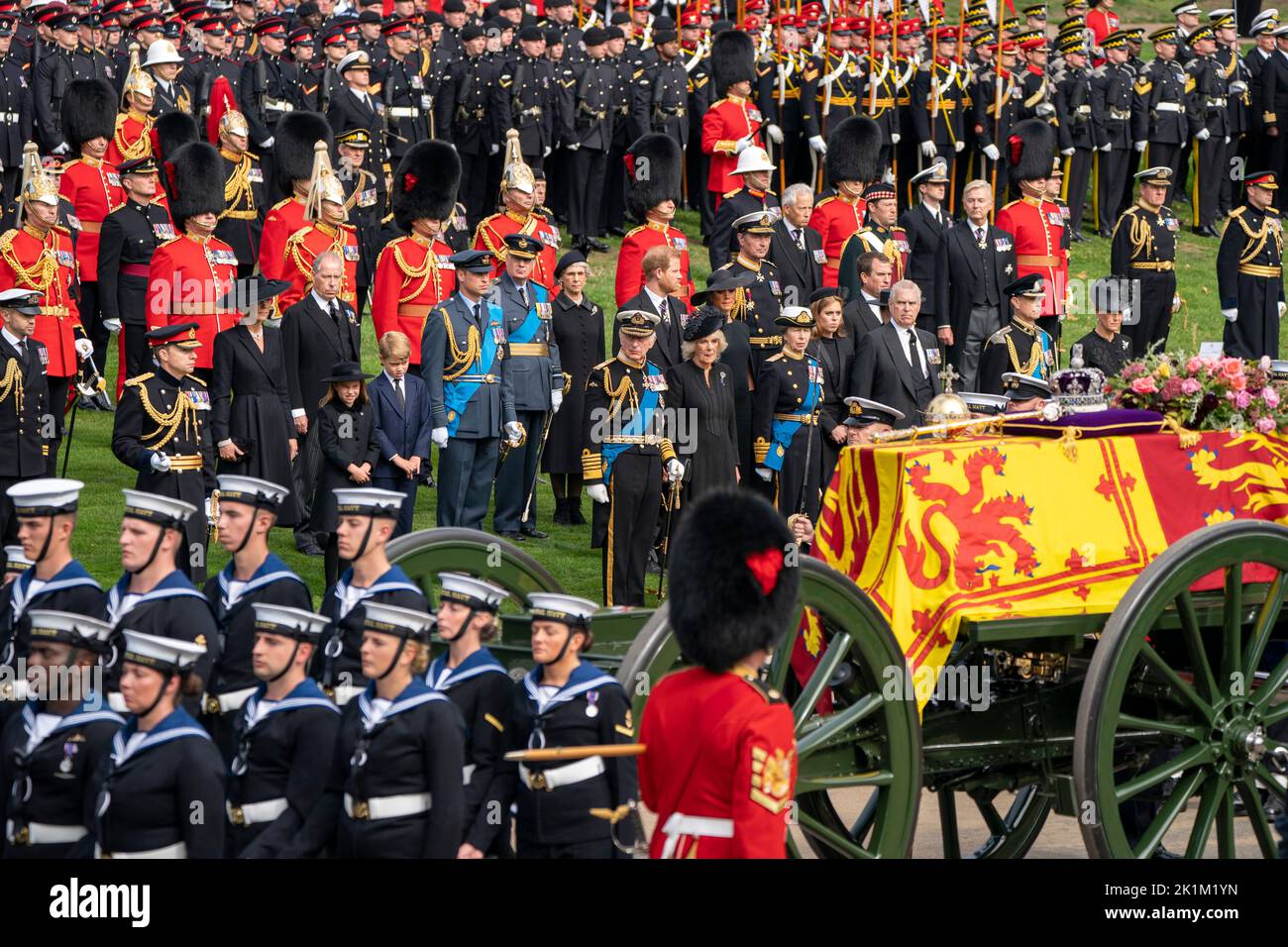 The Princess of Wales, Princess Charlotte, Prince George, King Charles III, the Duke of Sussex, the Queen Consort,the Duchess of Sussex, the Princess Royal, Princess Beatrice, Peter Phillips, the Duke of York, the Earl of Wessex and the Countess of Wessex look on as the State Gun Carriage carrying the coffin of Queen Elizabeth II arrives at Wellington Arch during the Ceremonial Procession following her State Funeral at Westminster Abbey, London. Stock Photo