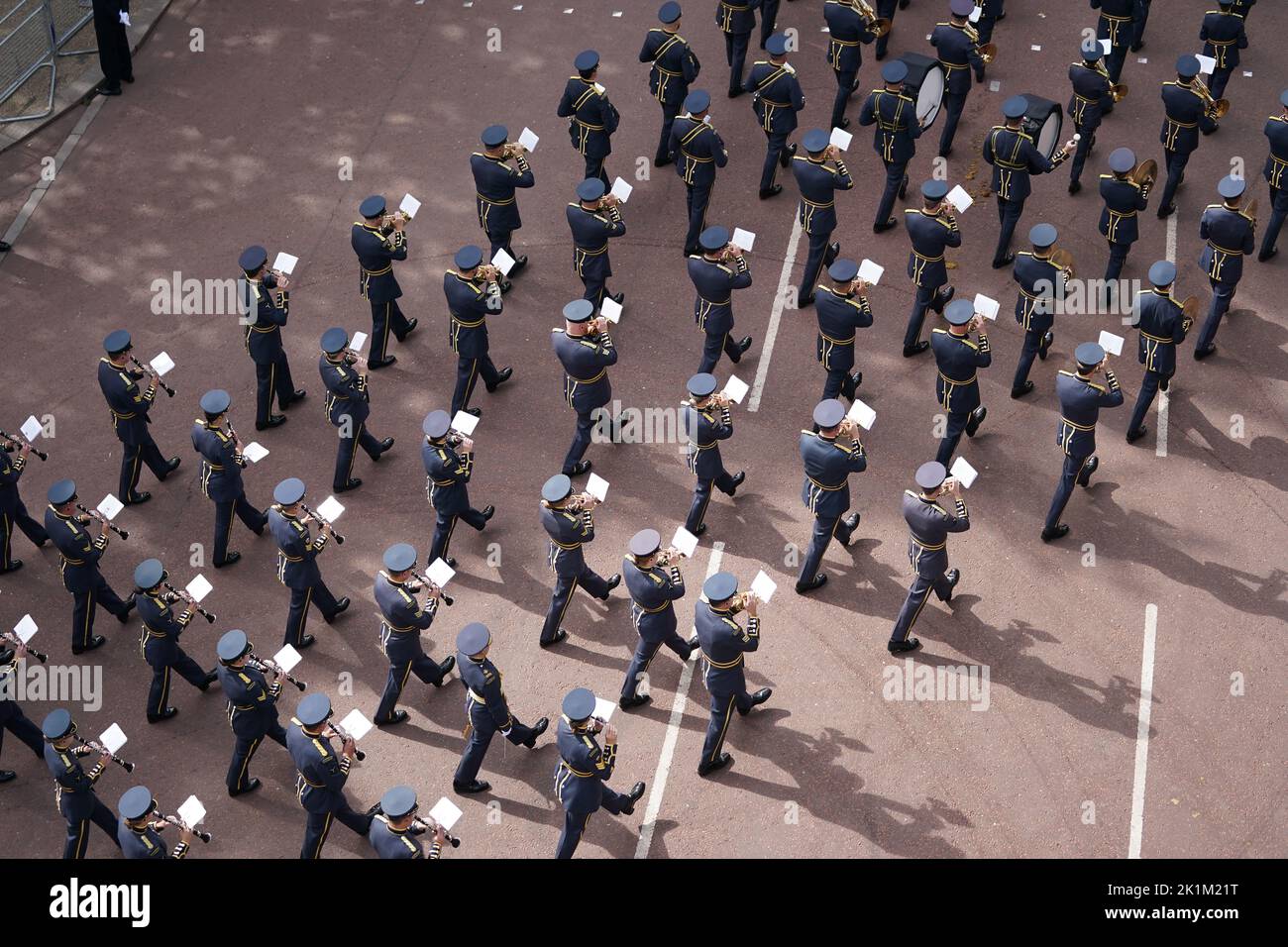 The coffin procession heads down the Mall towards Wellington Arch
