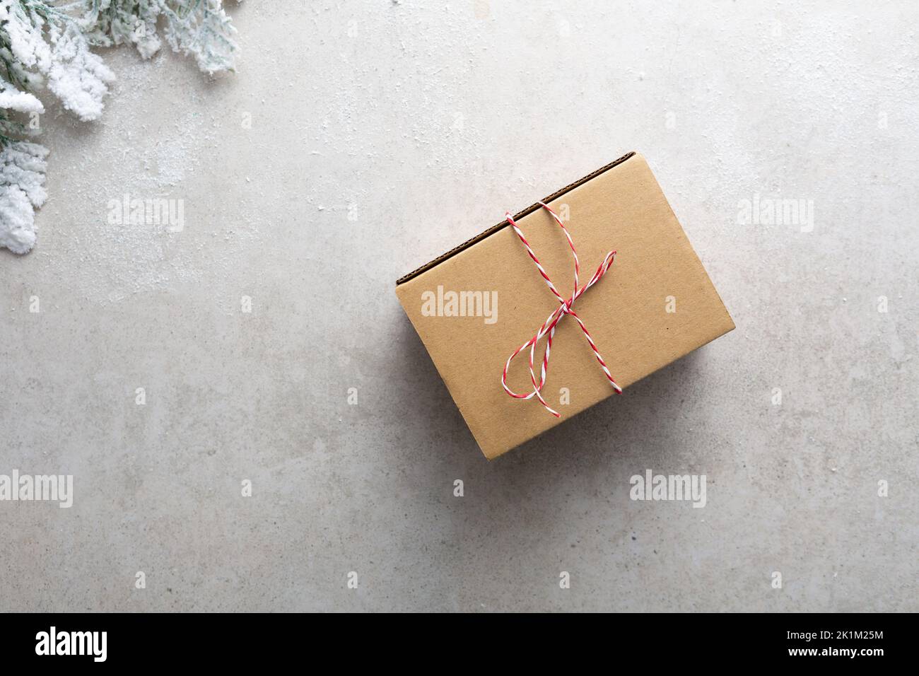 Overhead view of Christmas gift craft box holiday concept Stock Photo