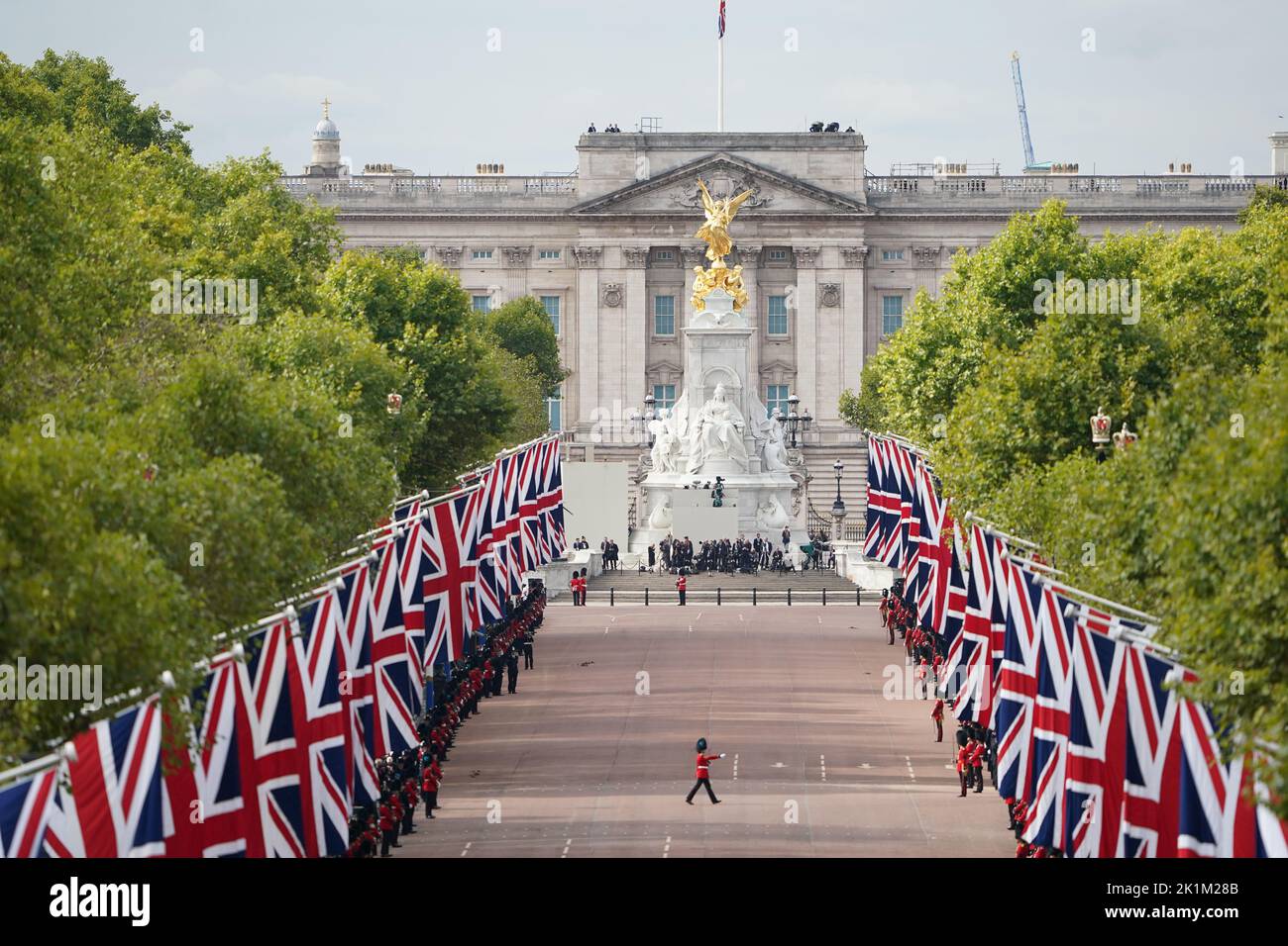 The coffin procession heads down the Mall towards Wellington Arch