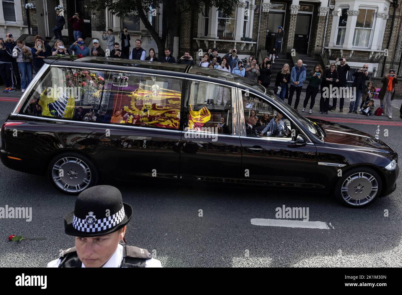 Britain's Queen Elizabeth's coffin is transported, on the day of her state funeral and burial, in London, Britain, September 19, 2022. REUTERS/Carlos Barria Stock Photo