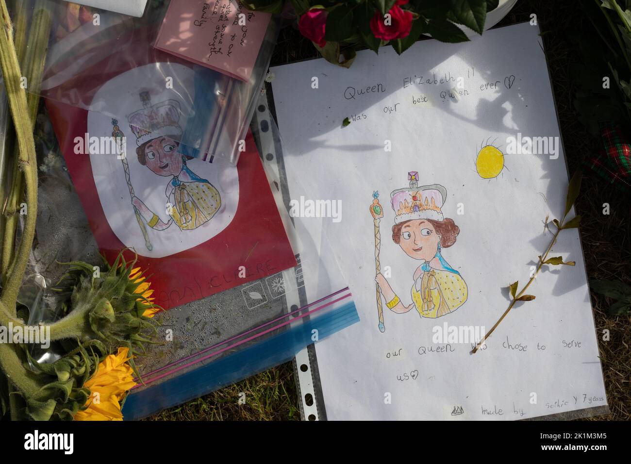 Edinburgh Scotland, 19 September 2022. Flowers, letters and gifts laid by the public as a mark of respect for Her Majesty Queen Elizabeth II who died on 8th September, in the gardens of Palace of Holyroodhouse, in Edinburgh Scotland, 19 September 2022. Photo credit: Jeremy Sutton-Hibbert/Alamy Live News. Stock Photo