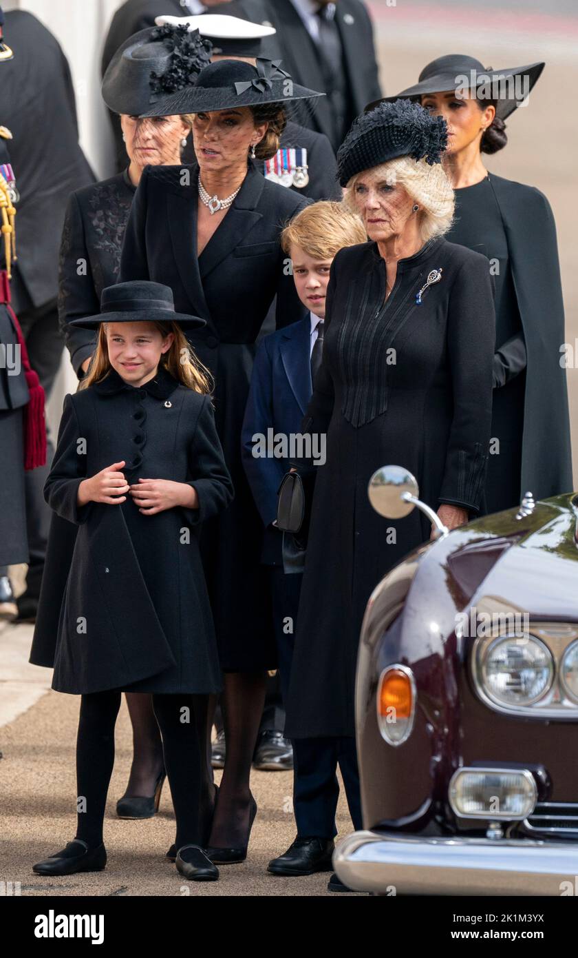 The Countess of Wessex, Princess Charlotte, the Princess of Wales, Prince George, the Queen Consort and the Duchess of Sussex as the State Gun Carriage carrying the coffin of Queen Elizabeth II arrives at Wellington Arch during the Ceremonial Procession following her State Funeral at Westminster Abbey, London. Stock Photo