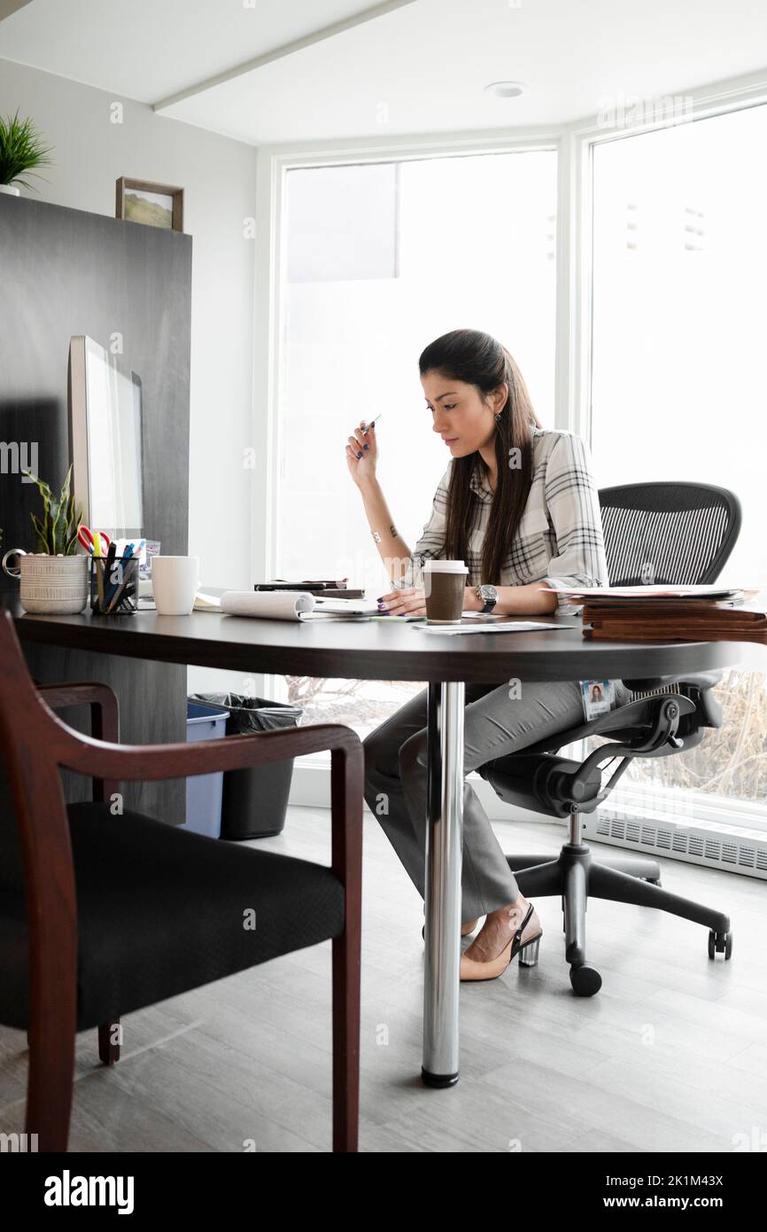 Doctor office desk hires stock photography and images Alamy